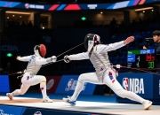 韩国选手在击剑比赛中实现反超