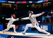 韩国选手在击剑比赛中实现反超