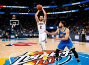 勇士逆转击败雷霆，系列赛2-1领先